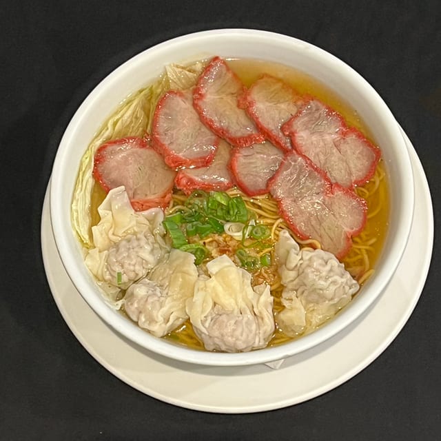 E7. Wontons & Pork Noodle Soup.
